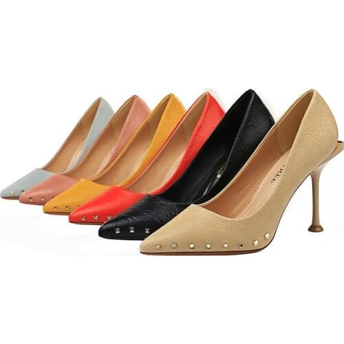 European and American wind retro style thin heel high heel shallow mouth sexy show thin pointed metal rivet single shoes