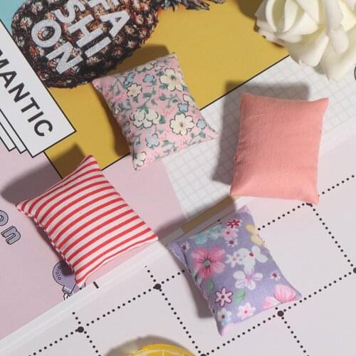 2PCS Cute Flower Pillow Cushions For Sofa Couch Bed For For Doll house 1/12 Dollhouse Miniature Furniture Toys