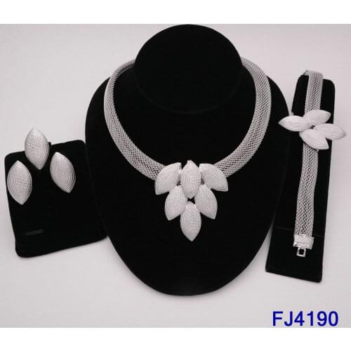 Gold lady Necklace Jewelry Set Dubai wedding bride jewelry jewelry set fashion necklace earrings bracelet Travel Jewelry Set