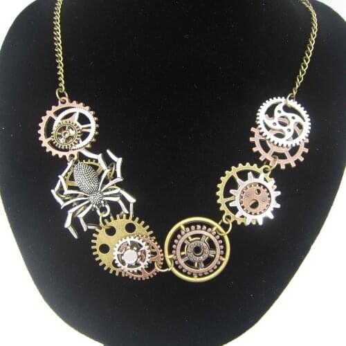 2018 New Original Development Spider Climbing on The Gears Women`s Steampunk Short Necklace