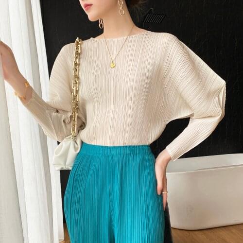 Fall on the new 2021 Miyake pleated fashion slim loose temperament large size round collar T-shirt Miyake