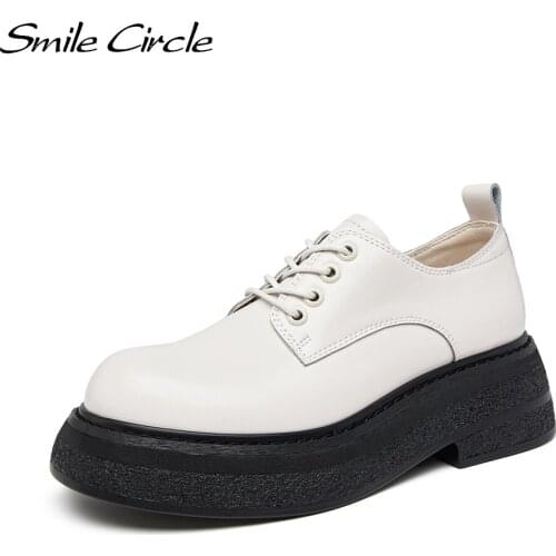 Smile Circle Leather Pumps