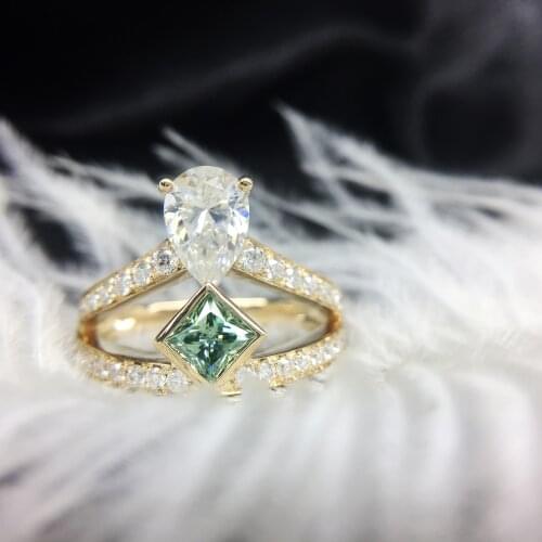 2.5ctw 1.5ct Pear Cut Moissanite Ring Solid 18k Yellow Gold For Women DEF Color Excellent Cut With 0.8ct Green Princess Accents