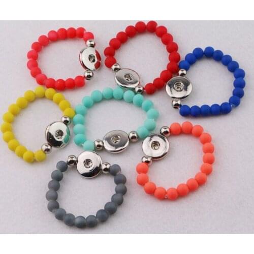 Wholesale 50pcs/lot Mix colors Children Kids Acrylic 8mm Beads Elastic Bracelets Diy 18mm Snap Button Charm Bracelets 15cm