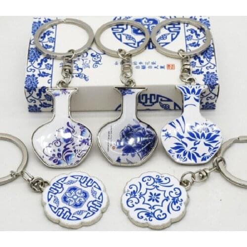 Chinese handicrafts Blue and white porcelain keychain Creative abroad small gift box