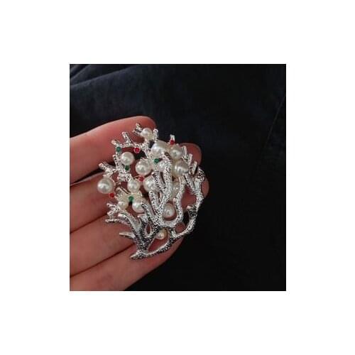 European and American Light Luxury Series Christmas Tree Resin Pearl Brooch
