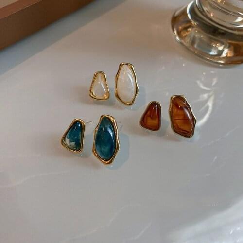 Vintage Trendy Resin Geometric Asymmetry Small Stud Earrings Korean Fashion Statement Stud Earrings Brincos Bijoux For Women