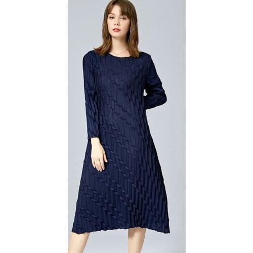 Plus Size Dress For Woman 45-75kg Autumn 2020 New Fashion Round Neck Long Sleeved Solid Color Elastic Miyake Pleated Dress Midi