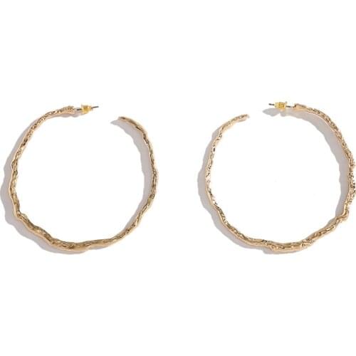 2020 New Round Cute C Shape Vintage Irregular Wave Stud Earring for Women