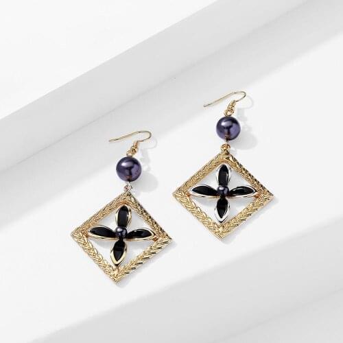 2020 New Hawaiian Jewelry Simulated Pearl Drop Earrings Special Style Female Golod Color Geometric Earrings for Women Jewelry