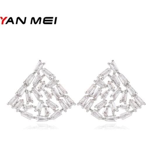 YANMEI Vrouwen Onregelmatige Geschulpte Persoonlijkheid Stud Oorbellen Geometrische Schelp Vorm Oorbellen