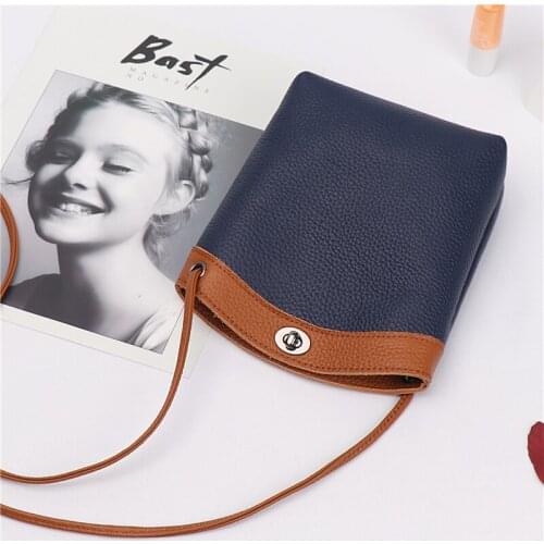 Teenage Messenger Bag 2021 New Simple Korean version of the wind school wind mini leather female wild mobile phone bag