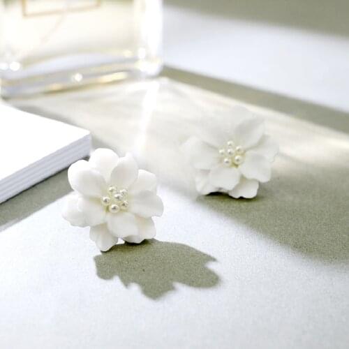 Korean Fashion Camellia Flower Earrings Simple White Flower Pearl Stud Earrings For Women Cute Earrings Chic Jewelry Accessories