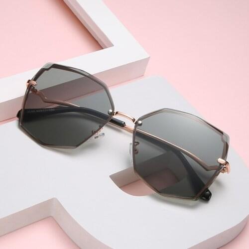 Women Luxury Sunglasses Sun Glasses for Ladies Sunglasses Mirror Retro Brand Designer Classic Female Lenses