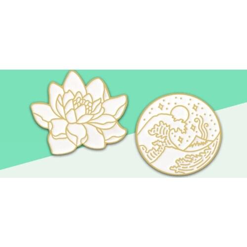 Glamourous Golden Pattern Lotus Wave Round Badge Brooch Seaside Wave Star Moon Ocean Plant Enamel Neutral Pin Hat Coat Lapel B