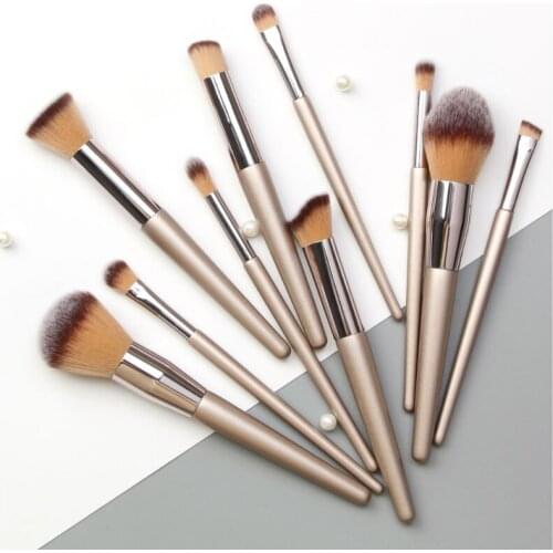 10 Pcs Sets Foundation Concealer Blush New Fashion Pressed Powder High Light Eye Shadow Lips Eyebrow Brush Makeup Suits
