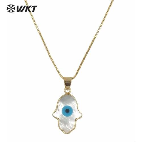 WT-N769 Fashion Shell Hand Pendant Gold Chain Necklace Natural Shell Hande Shape Evil Eye with 24K Gold Electroplated Necklaces