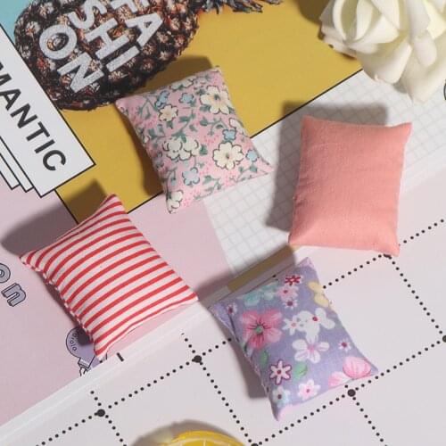 2PCS Cute Flower Pillow Cushions For Sofa Couch Bed For For Doll house 1/12 Dollhouse Miniature Furniture Toys