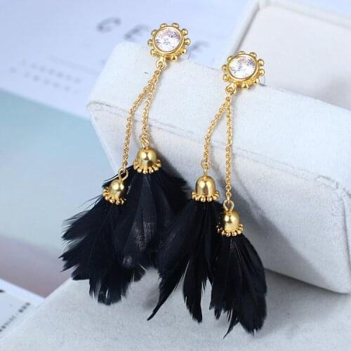 Single shiny gemstone feather elegant fashion temperament earrings