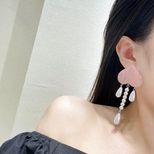 Elegant Sweet Pink Color Acrylic Heart Shaped Pearls Tassel Dangle Earrings for Women Exaggerated Big Earrings Party Jewelry