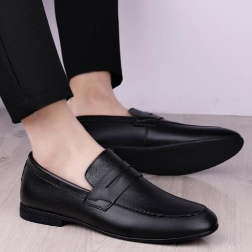 Fashion genuine Leather Men Shoes slip on Casual Breathable Loafers Men Moccasins Comfortable Flat Men Shoes Outdoor Footwear
