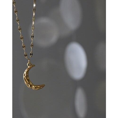 YUN RUO Light Gold Vintage Moon Pendant Necklace Choker 316 Stainless Steel Jewelry for Woman Fashion Neckalce Factory Wholesale