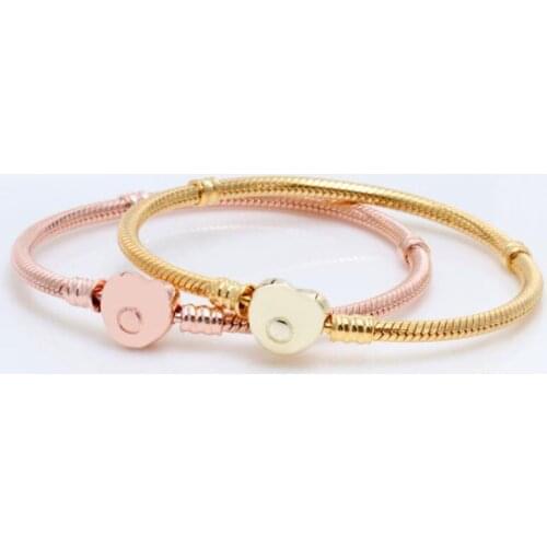 The New 925 Silver Fashion Heart-shaped Buckle Snake Bone Pan Bracelet Is Suitable For Womens Fashion Classic Jewelry