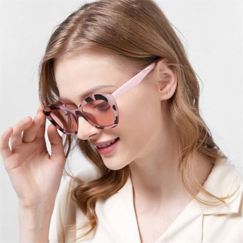 Cat Eye Women Fashion Trendy Sunglasses Retro Men Plastic Mirror Classic Design Vintage Eyewear Unisex Luxury Sun Glasses Uv400