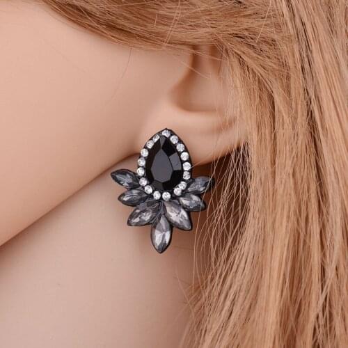 2020 Womens Earrings Fashion Korean Black Flower-shaped Stone for Jewelry Vintage Elegant Classic Stud Earrings for Women
