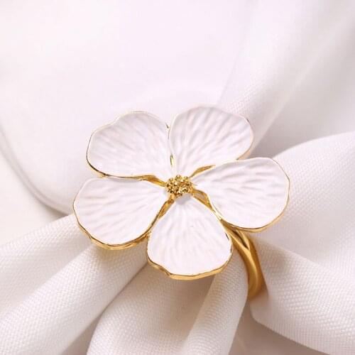 1Pcs 5*4cm White Wedding Simple Plum Napkin Napkin 5 Petals Lucky Flower Napkin Ring Napkin Ring