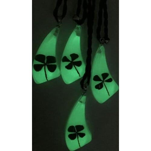 FREE SHIPPING 12 PCS real green shamrock cool summer glow in dark lucky jewelry pendant
