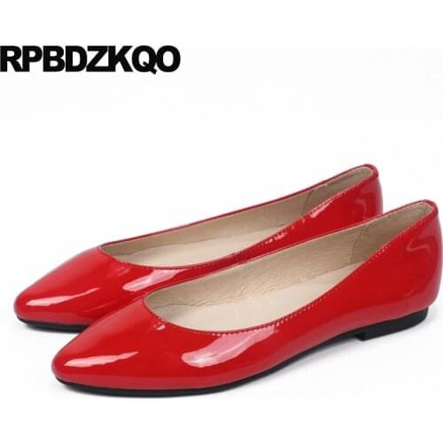 China Large Size Slip On Work Chinese Pointed Toe Patent Leather Low Heel Flats Ladies Designer Shoes Women Luxury 2021 Red Nude