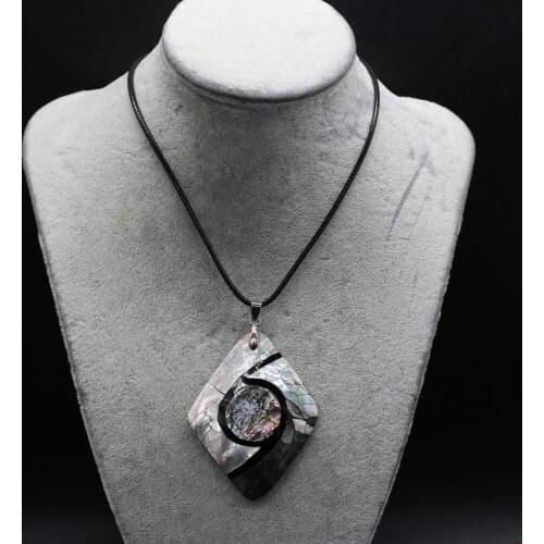 Natural Shell Pearl Necklace For Woman Quadrilateral Shape Large Size Classic Style Leather Rope 55 + 5cm Pendant 47*60mm