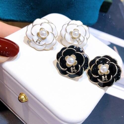 2021 New Luxury Camellia Pearl Earrings Korean Earrings Jewelry For Women Stud Earrings Charm Flower Girl Earring Gifts