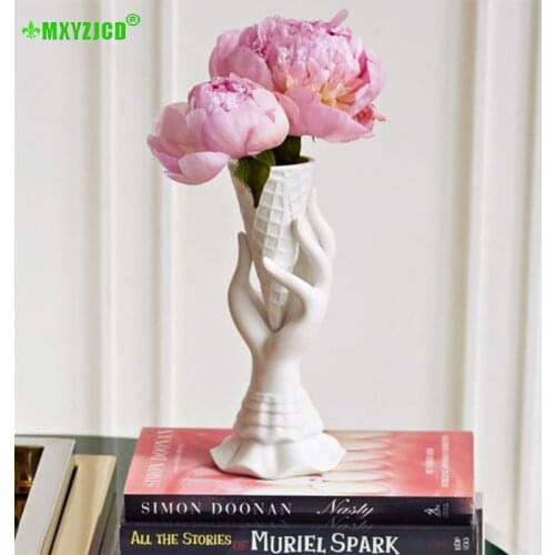American Jonathan Adler Holding Ice Cream Hand Model Ceramic Flower Arrangement Vase Home Decorations Cute Ornaments