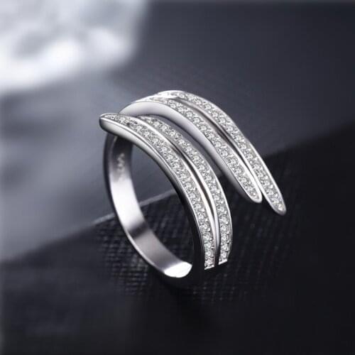 The European and American micro zircon style has a retro adjustable ring
