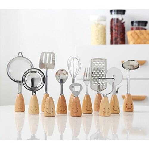 Beech Peeler Children Stainless Steel Kitchen Utensils Smiley Face Wooden Handle Bottle Opener Small Leakage Flour Strainer 1pcs