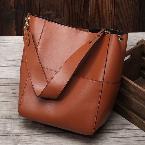 2021 New Genuine Leather Handbag Bucket Bag Retro Handbag Guangzhou Factory Wholesale Foreign Trade Womens Big Bag Diagonal Bag