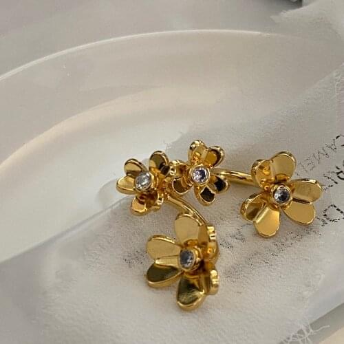 European and American light luxury high sense French retro petals metal flower earrings temperament light luxury stud earrings