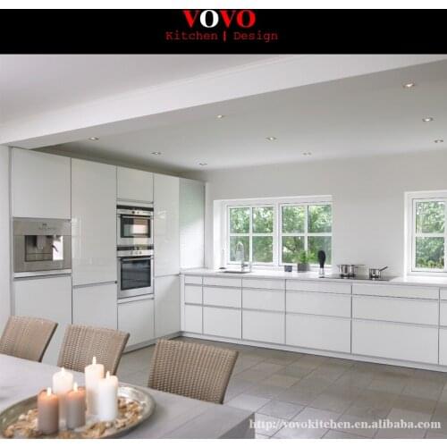 High gloss handless kitchen cabinets with large soft closing drawers