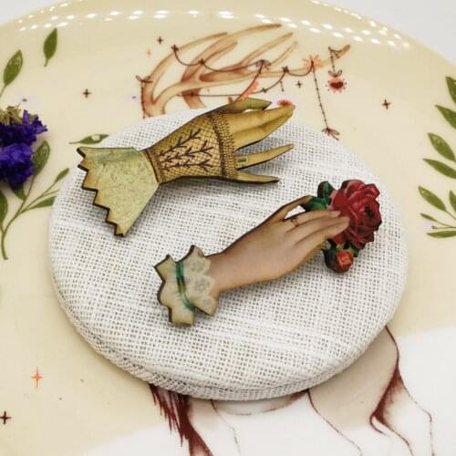 Gothic Wooden Lady Grey Hand With Rose Brooch Vintage Beautiful Women Hands Badge Pin Antique Jewelry Accessores Handmade