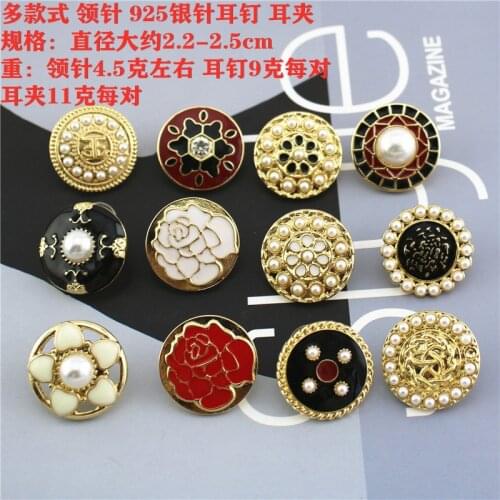 Medieval small fragrance ~ enamel button retro pearl black and white flower antique brooch anti-lighting collar pin female
