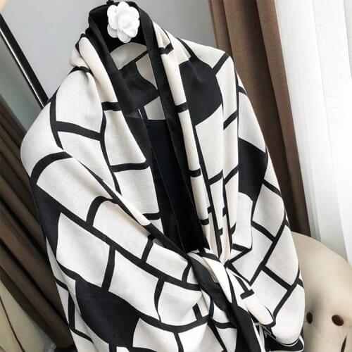 2019 Ladies Fashion Aztec Tassel Viscose Shawl Scarf Women High Quality Wrap Pashmina Stole Bufanda Muslim Hijab Snood 180*90Cm