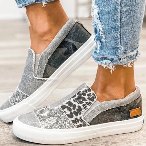 Women shoes 2021 new flat shoes snake print lazy shoes plus size casual shoes platform canvas shoes woman vulcanize shoesui90