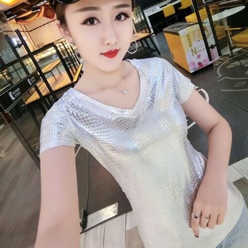 Fashion bronzing short sleeve t-shirt female snake grain bright shine v neck summer t shirt women 2020 streetwear bodycon tshirt