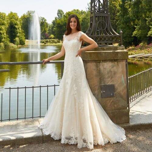 Elegant Sleeveless Lace Sheath Outdoor Beach Wedding Dress Appliques Tulle Slim Tight Sheer Back Bride Gown Custom Made