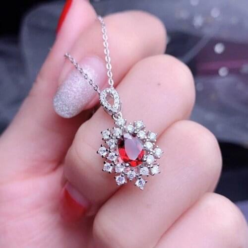 Luxury Charm Necklace Flower Pendant Inlay Dazzling Cubic Zirconia Womens Trend Wedding Jewelry Elegant Dainty S925 Choker
