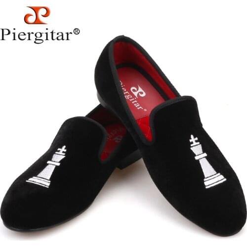 Piergitar 2018 new Handmade men velvet shoes with king chess embroidery Party and wedding mens loafers Couple shoes