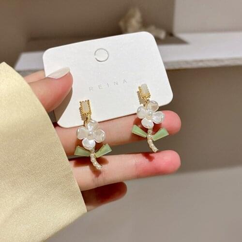 White Resin Flower Pearl Dangle Earring for Women Girls Sweet Cute Summer Plant Earring Jewelry Pendientes