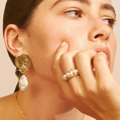 Frosty wind European and American jewelry girls earrings shell earrings